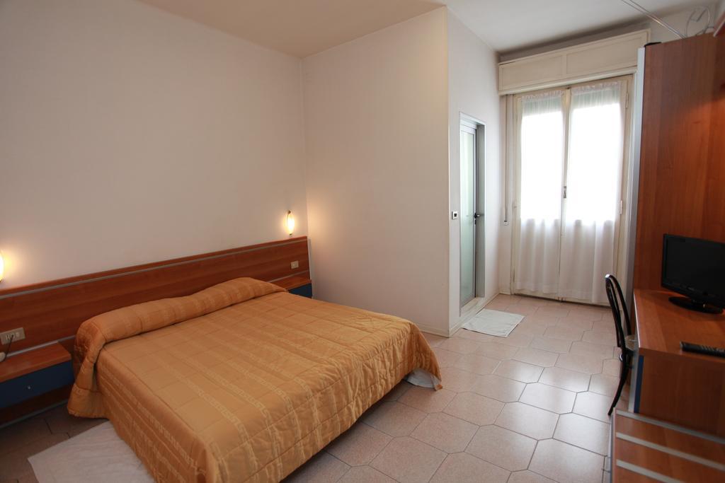 Hotel Athena Pésaro Habitación foto