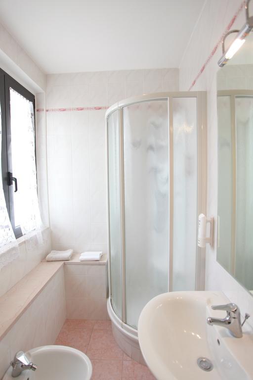 Hotel Athena Pésaro Habitación foto